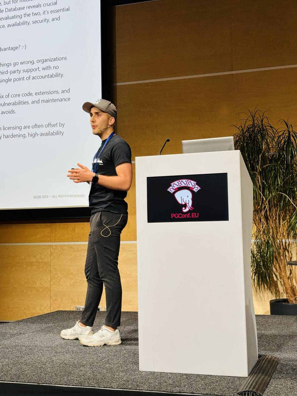 Raphael Salguero Aragón during his talk