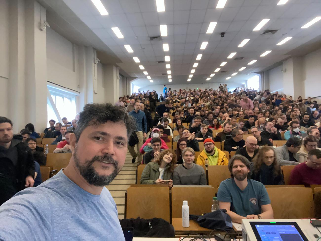 Charly Batista presenting at FOSDEM
