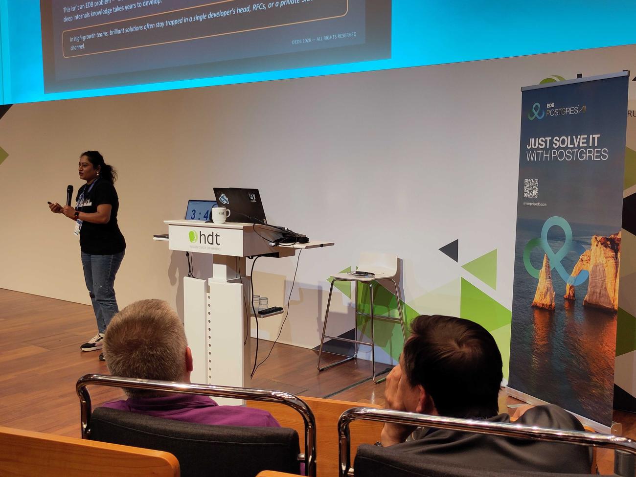 Pinaz Raut during her PGConf DE lightning talk