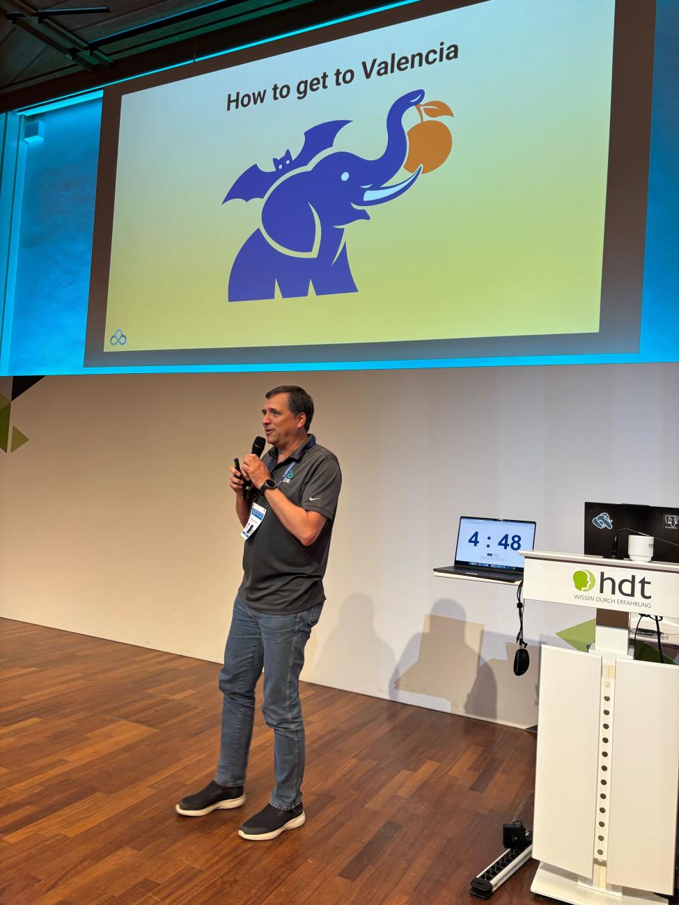 Martin Marques during his PGConf DE lightning talk