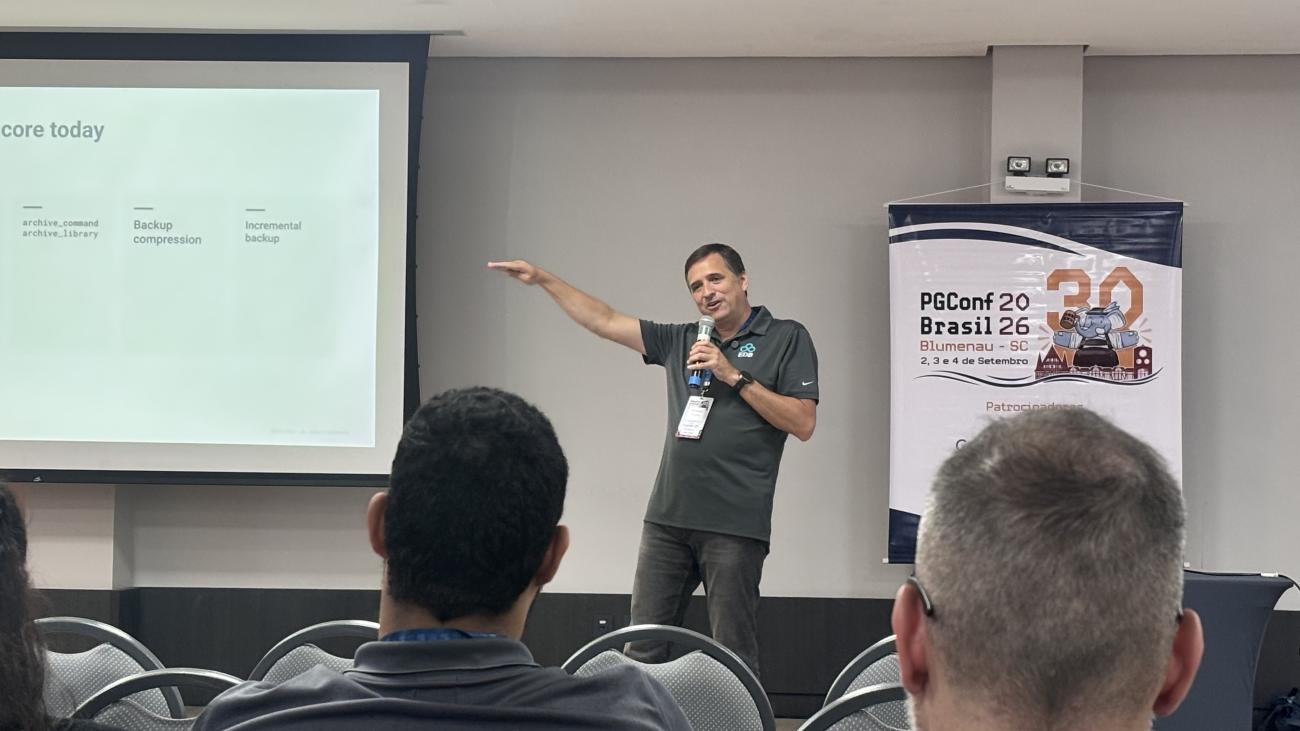 Martin Marques during his PGConf Brasil talk