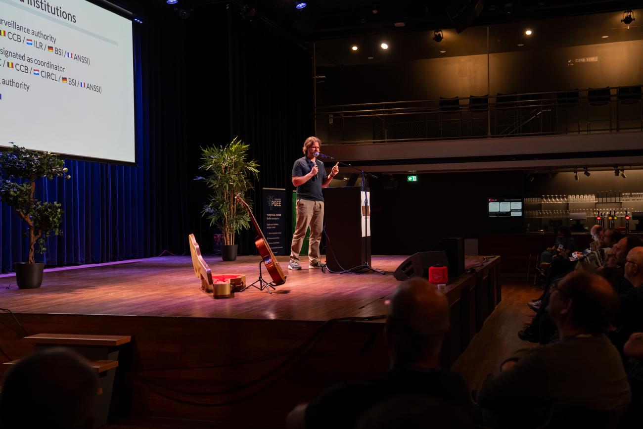 Peter Eisentraut presenting at PgDay Lowlands
